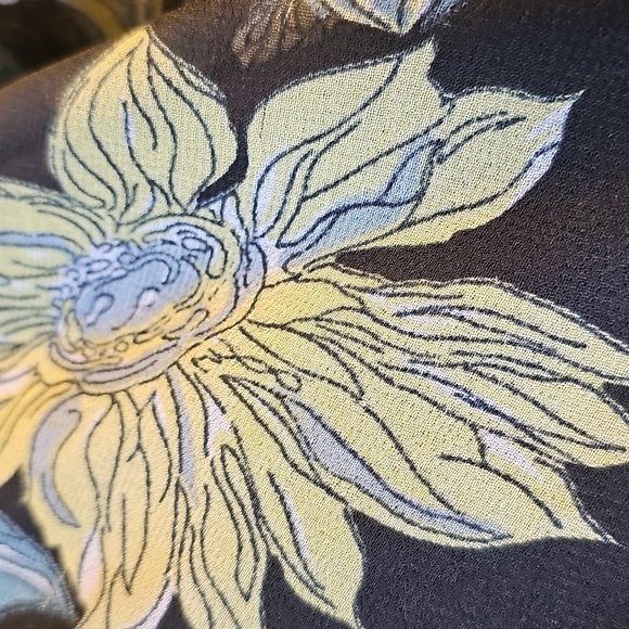 Signature Womens 3X Floral V-Neck Women's Top - Black and Blue Flowie - Picture 9 of 9